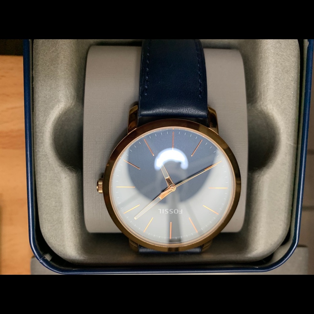 Fossil Watch - Picture 1 of 2